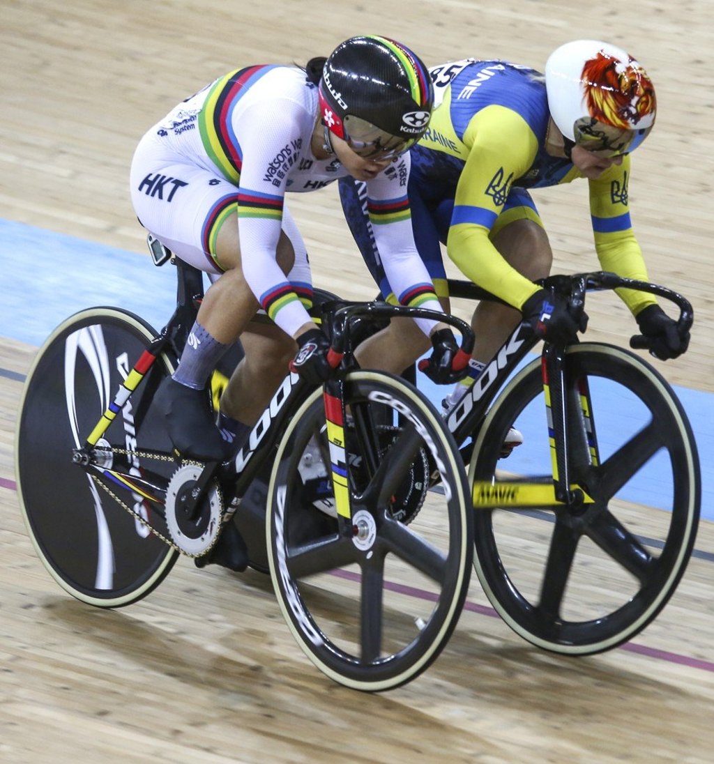 Hong Kong’s Sarah Lee (left) competes in the women’s keirin. Photo: Jonathan Wong