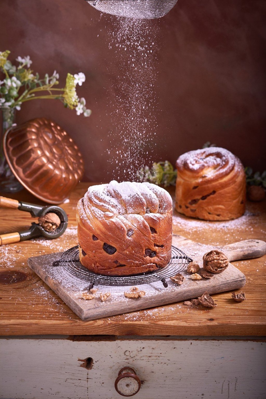 A good panettone makes a quintessential seasonal scene. A good panettone makes a quintessential seasonal scene.