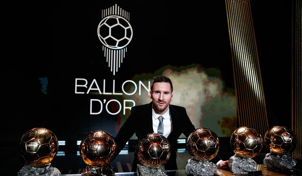 Messi poses with his six Ballon d’Or trophies. Photo: Xinhua Messi poses with his six Ballon d’Or trophies. Photo: Xinhua
