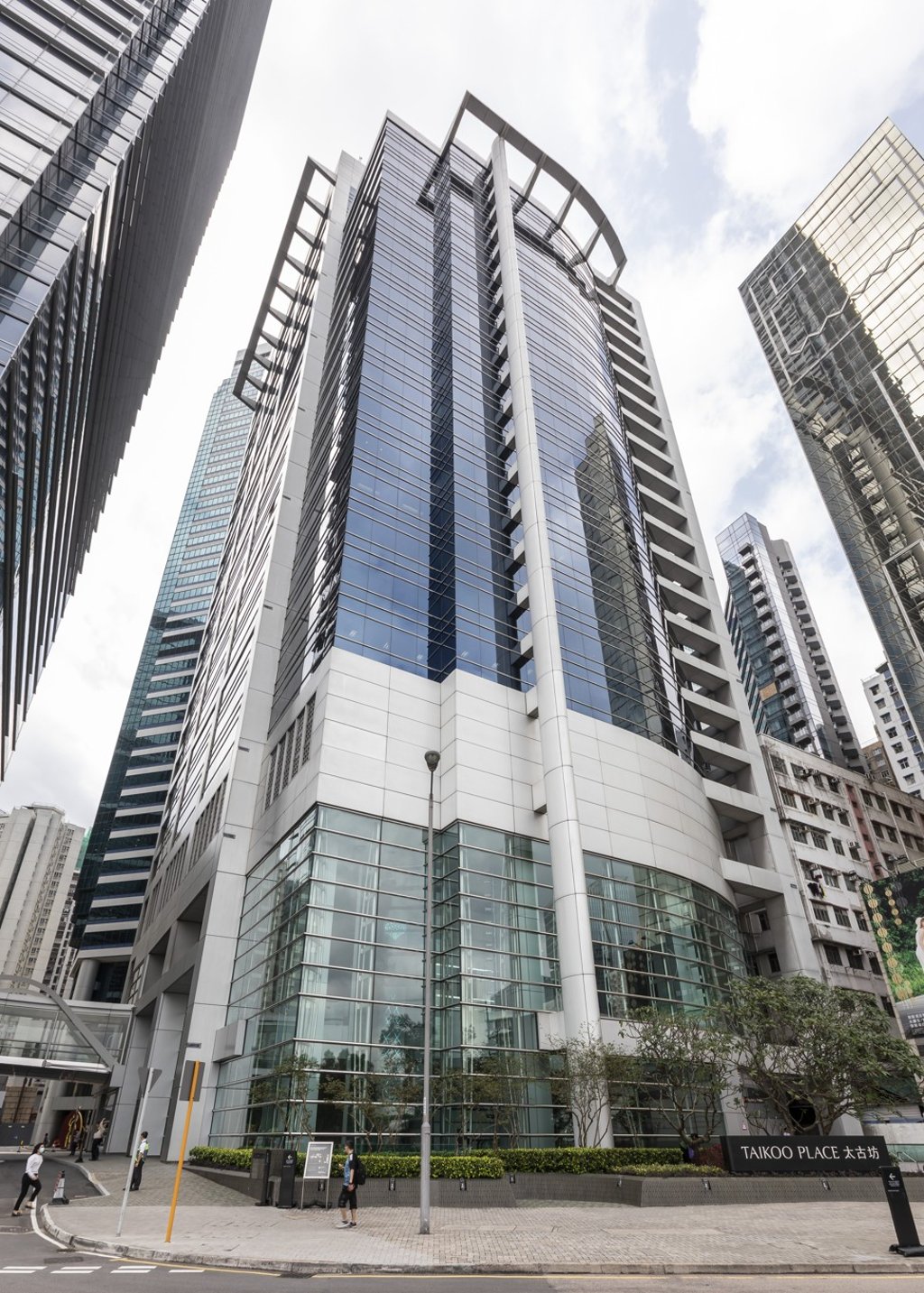 Hong Kong’s grade A office building, Lincoln House, in Taikoo Place, Quarry Bay, which achieved Platinum status in 1998.
