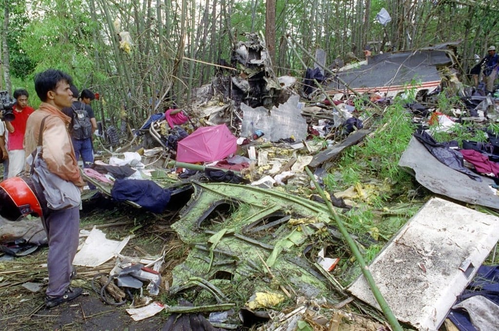 Residents of nearby villages looking at the wreckage of the Lauda Air flight on 27 May, 1991. Photo: AFP Residents of nearby villages looking at the wreckage of the Lauda Air flight on 27 May, 1991. Photo: AFP