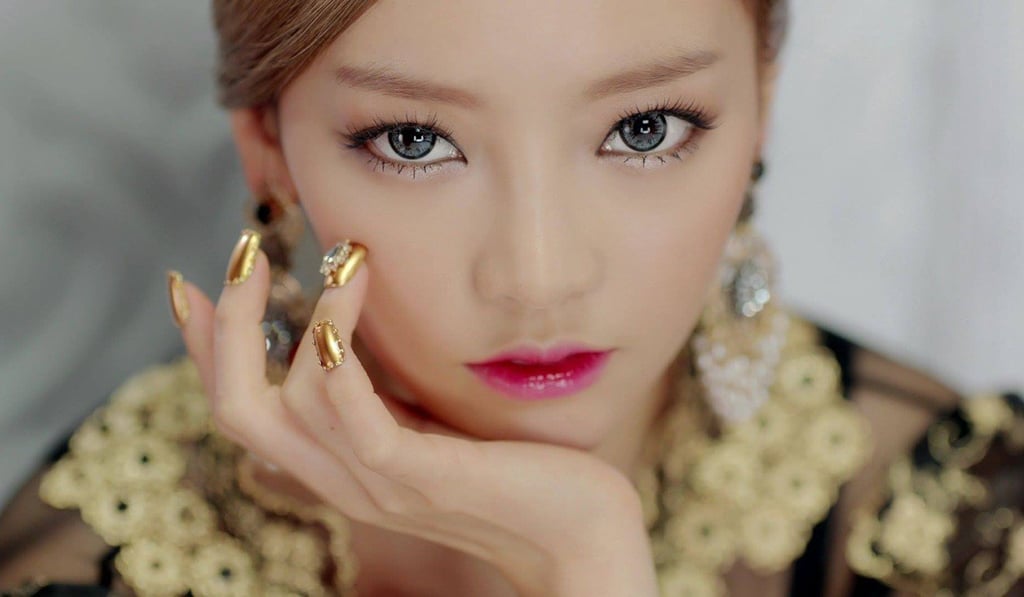 Goo Hara’s ex-boyfriend threatened to release a video clip of them having sex. Goo Hara’s ex-boyfriend threatened to release a video clip of them having sex.