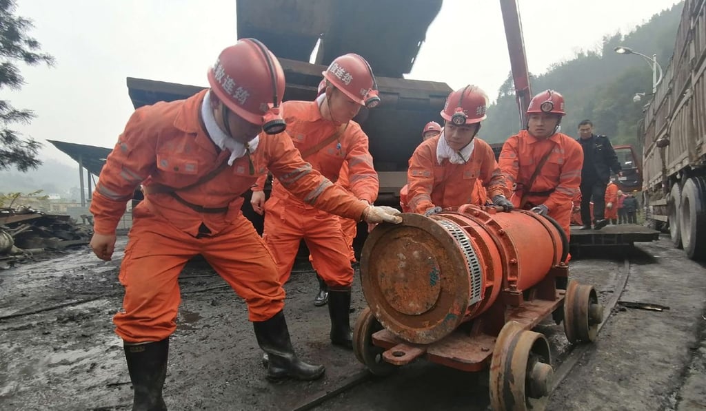 Rescue teams are battling to keep water levels from rising in the mine. Photo: Weibo