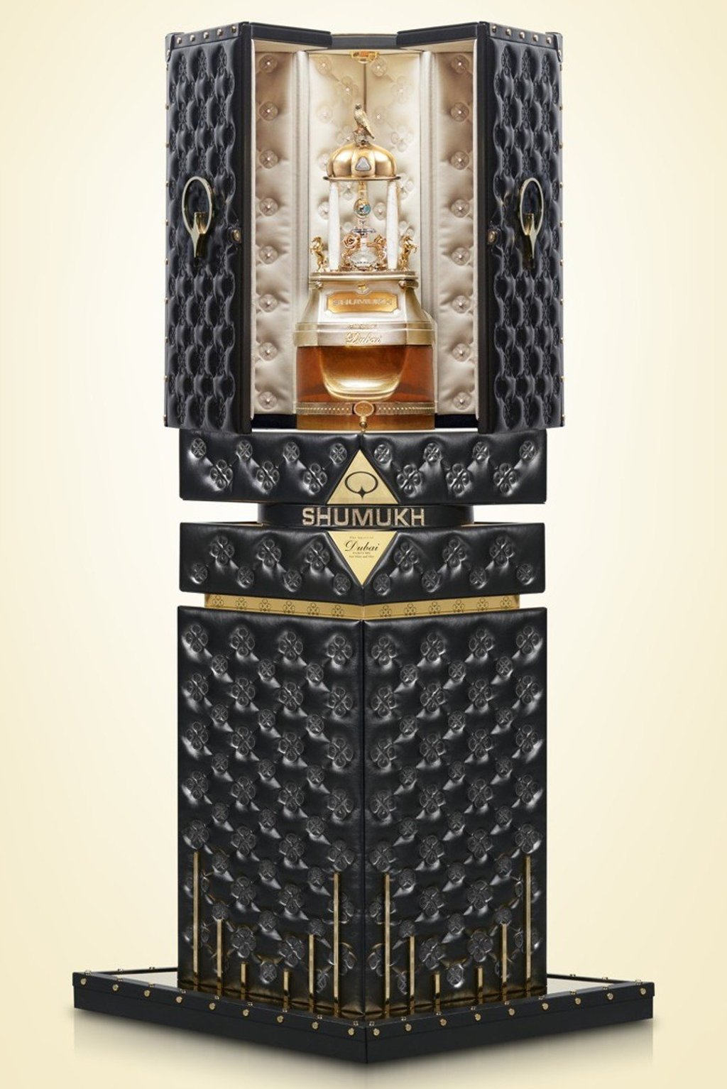 Shumukh masterpiece with trunk and pedestal. Photo: Musthafa Aboobacker Shumukh masterpiece with trunk and pedestal. Photo: Musthafa Aboobacker