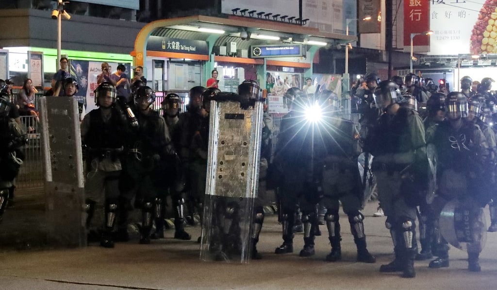 Riot police face anti-government protesters in Yuen Long. Photo: Edmond So Riot police face anti-government protesters in Yuen Long. Photo: Edmond So