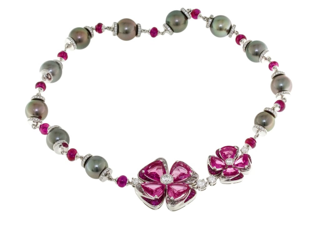Bulgari uses Tahitian pearls to create this necklace.