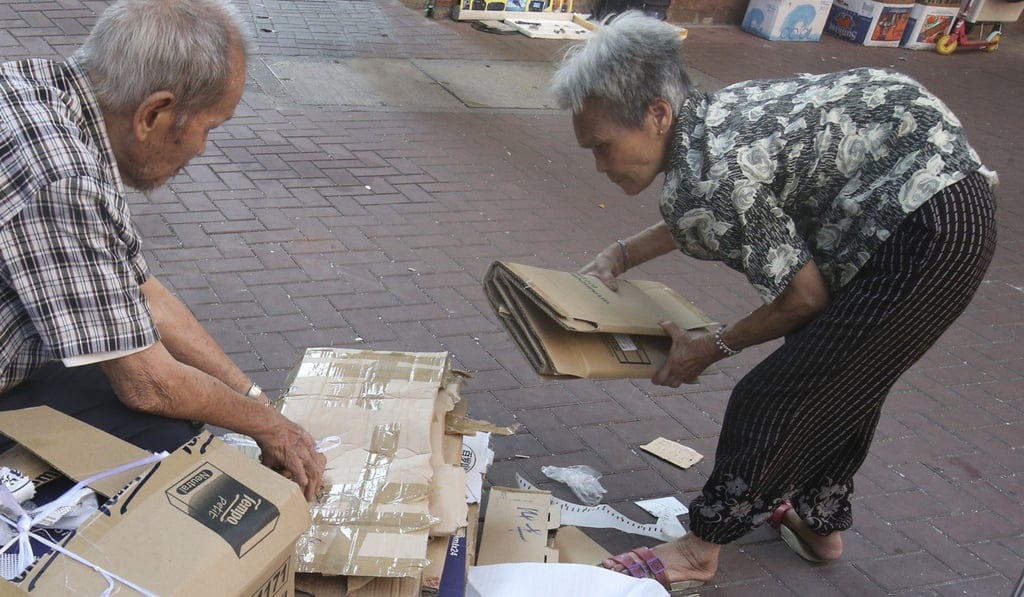 Elderly collect waste paper in To Kwa Wan, Hong Kong. Photo: David Wong