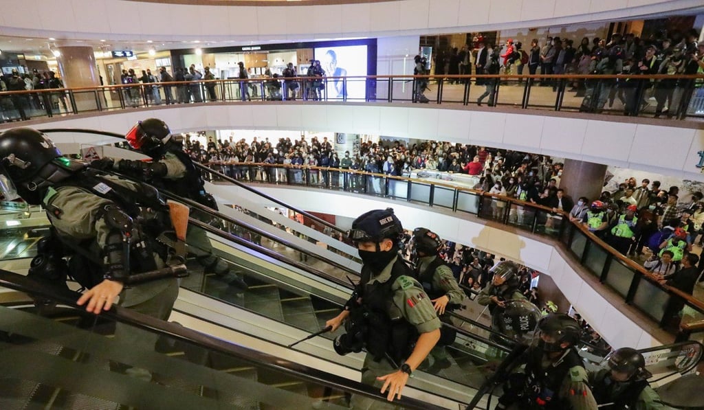 Riot police at Harbour City shopping mall in Tsim Sha Tsui on Christmas Eve. Photo: May Tse