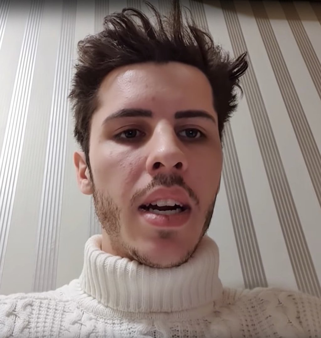 A German national, who identifies as Josh1994 on YouTube, followed Nayeon on board a flight to approach her. Photo: YouTube/Josh1994