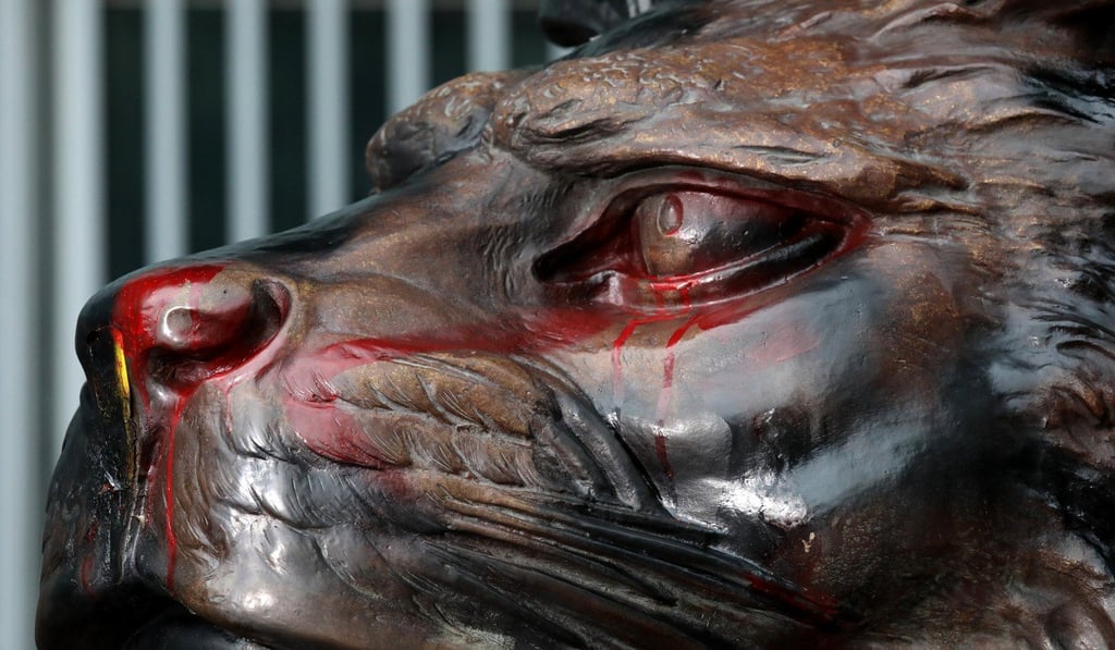 One of the bronze lions outside the HSBC headquarters in Central was vandalised during an anti-government rally on January 1. Photo: Nora Tam