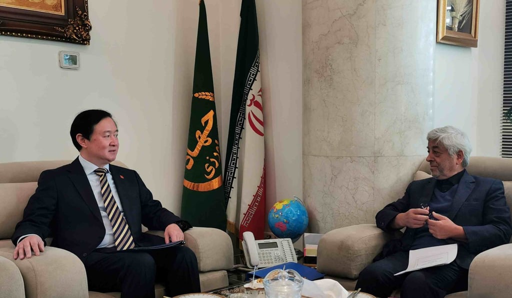 China’s envoy to Tehran Chang Hua and Iranian acting agricultural minister Abbas Keshavarz. Photo: Handout