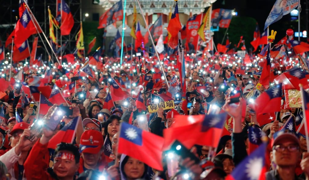 Supporters of Han Kuo-yu attend an election campaign in Taipei. Photo: Reuters