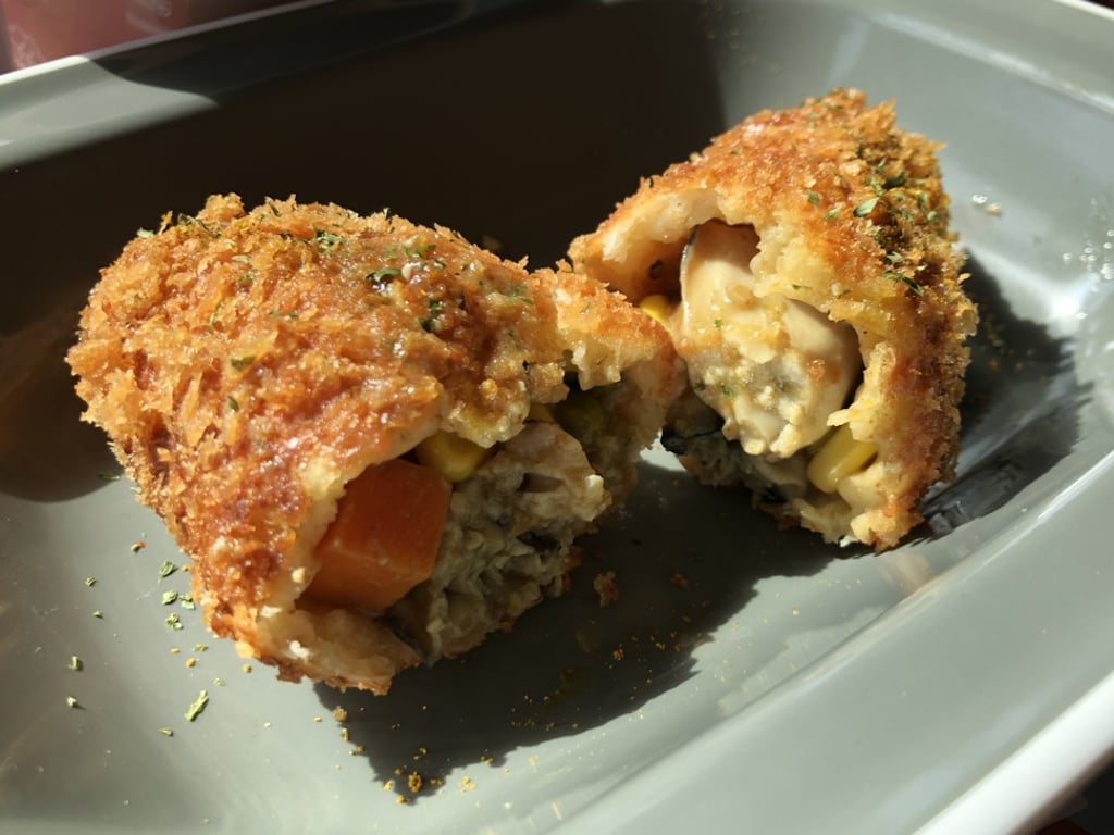 The curried oyster doughnut was large and the dish had a subtle curry flavour. Photo: Gigi Choy