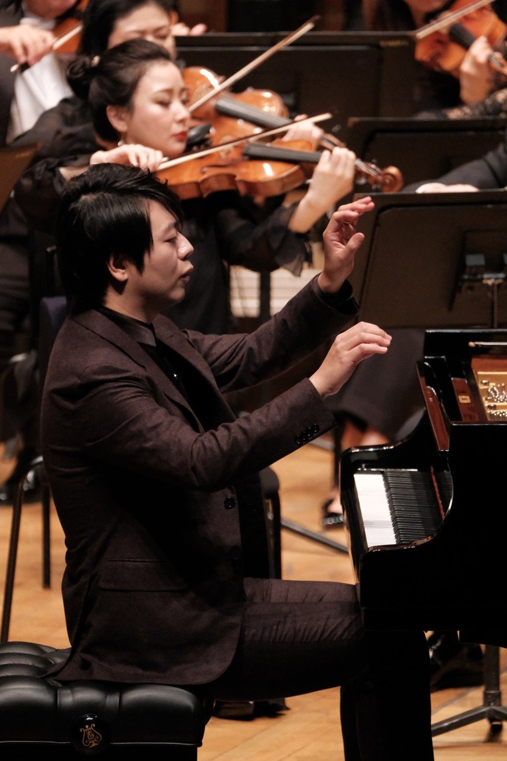 Lang Lang’s hand movements were sometimes extravagant during his performance of Beethoven's Piano Concerto No. 2 with the Hong Kong Philharmonic Orchestra under the baton of Jaap van Zweden. Photo: Ka Lam/Hong Kong Philharmonic Orchestra