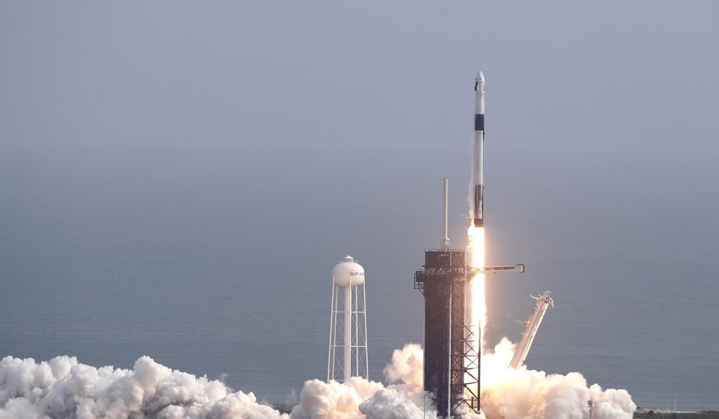 A Falcon 9 SpaceX rocket lifts off from pad 39A during a test flight to demonstrate the capsule's emergency escape system at the Kennedy Space Center in Cape Canaveral. Photo: AP Photo