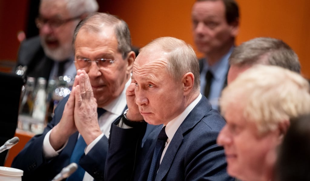 Russian President Vladimir Putin, Foreign Minister Sergei Lavrov and British Prime Minister Boris Johnson. Photo: dpa