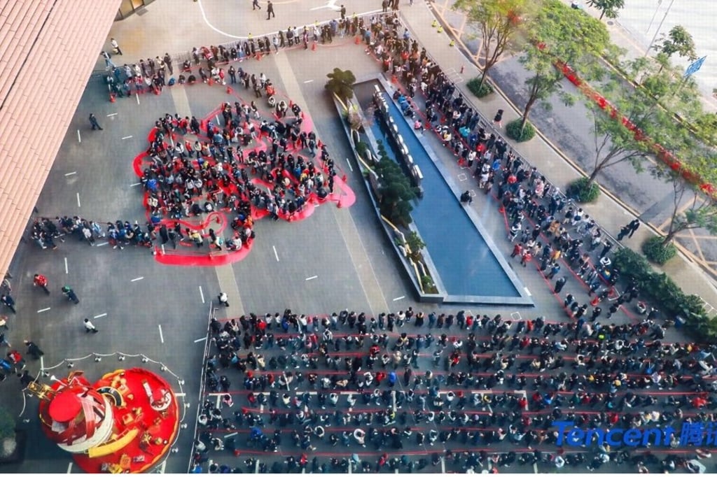 Tencent Holdings employees wait in line last year to receive red packets from senior management, led by founder Pony Ma Huateng, at the company’s headquarters in Shenzhen. Photo: Handout