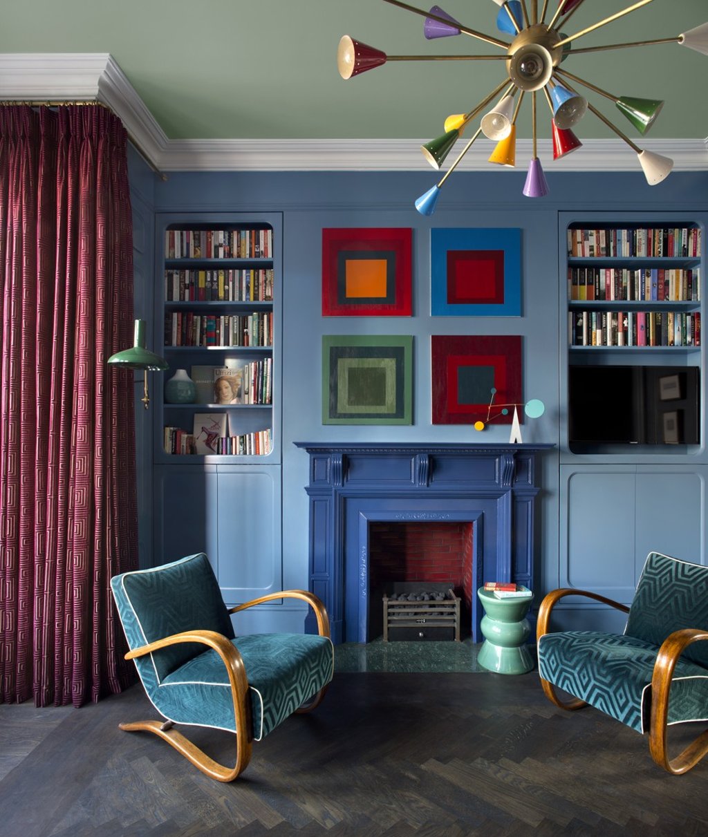 Classic Blue, Pantone’s colour of the year, is used unsparingly and spectacularly in the living area. Photo: Barbara Corsico/Living Inside Classic Blue, Pantone’s colour of the year, is used unsparingly and spectacularly in the living area. Photo: Barbara Corsico/Living Inside
