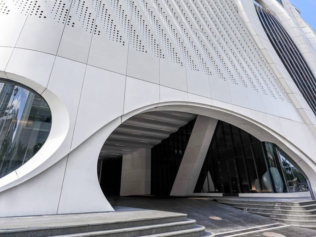 A sculptural porte-cochère entrance offers residents privacy from the street as they enter the building. Photo: One Thousand Museum A sculptural porte-cochère entrance offers residents privacy from the street as they enter the building. Photo: One Thousand Museum