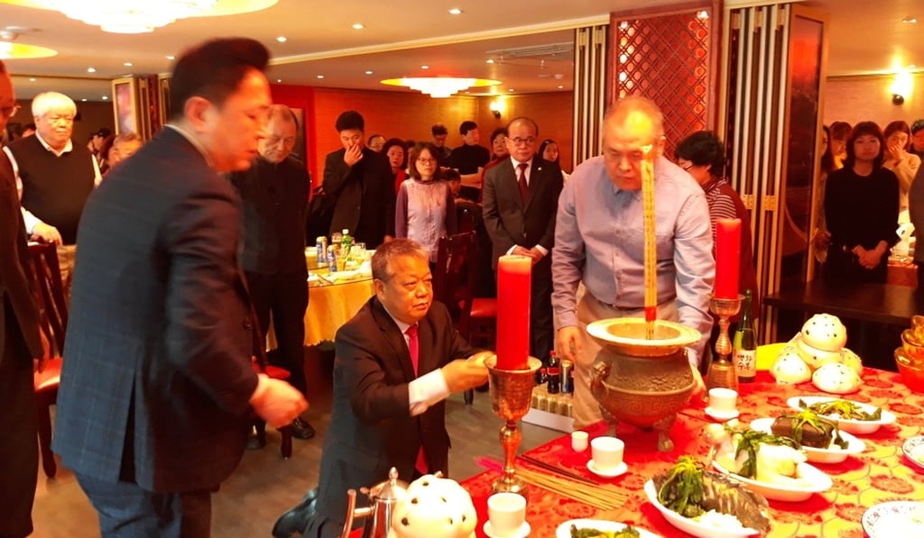 Members of the Chinese Residents’ Association attend a ritual of ancestor reverence on Lunar New Year in in Seoul. Photo: Handout Members of the Chinese Residents’ Association attend a ritual of ancestor reverence on Lunar New Year in in Seoul. Photo: Handout