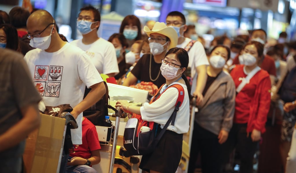 Chinese tourists wearing protective masks are seen at an airport in Bangkok, Thailand. Photo: EPA-EFE