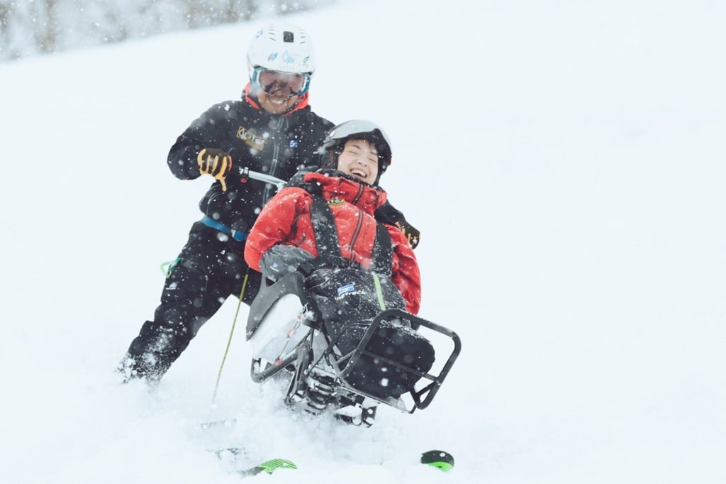 Japan Airlines’ JAL Dual Ski Tour enables those with physical disabilities to enjoy the freedom and mobility of skiing. Japan Airlines’ JAL Dual Ski Tour enables those with physical disabilities to enjoy the freedom and mobility of skiing.