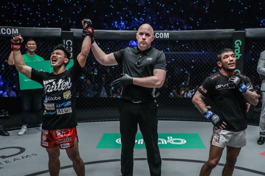 Joshua Pacio celebrates his victory against Alex Silva. Joshua Pacio celebrates his victory against Alex Silva.