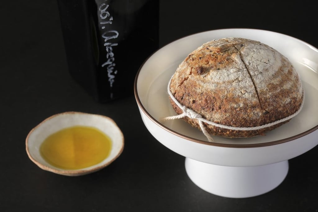 Mono's bread with Eva Aguilera olive oil, by Chaneton. Photo: Mono Mono's bread with Eva Aguilera olive oil, by Chaneton. Photo: Mono