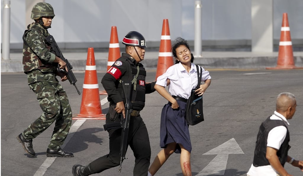 Soldiers evacuate a hostage from the Terminal 21 shopping centre. Photo: EPA