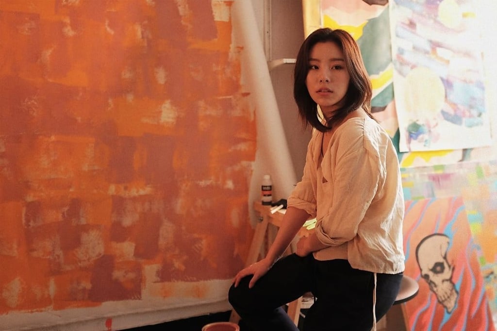 Wheein was born Jung Whee-in in the city of Jeonju. Wheein was born Jung Whee-in in the city of Jeonju.