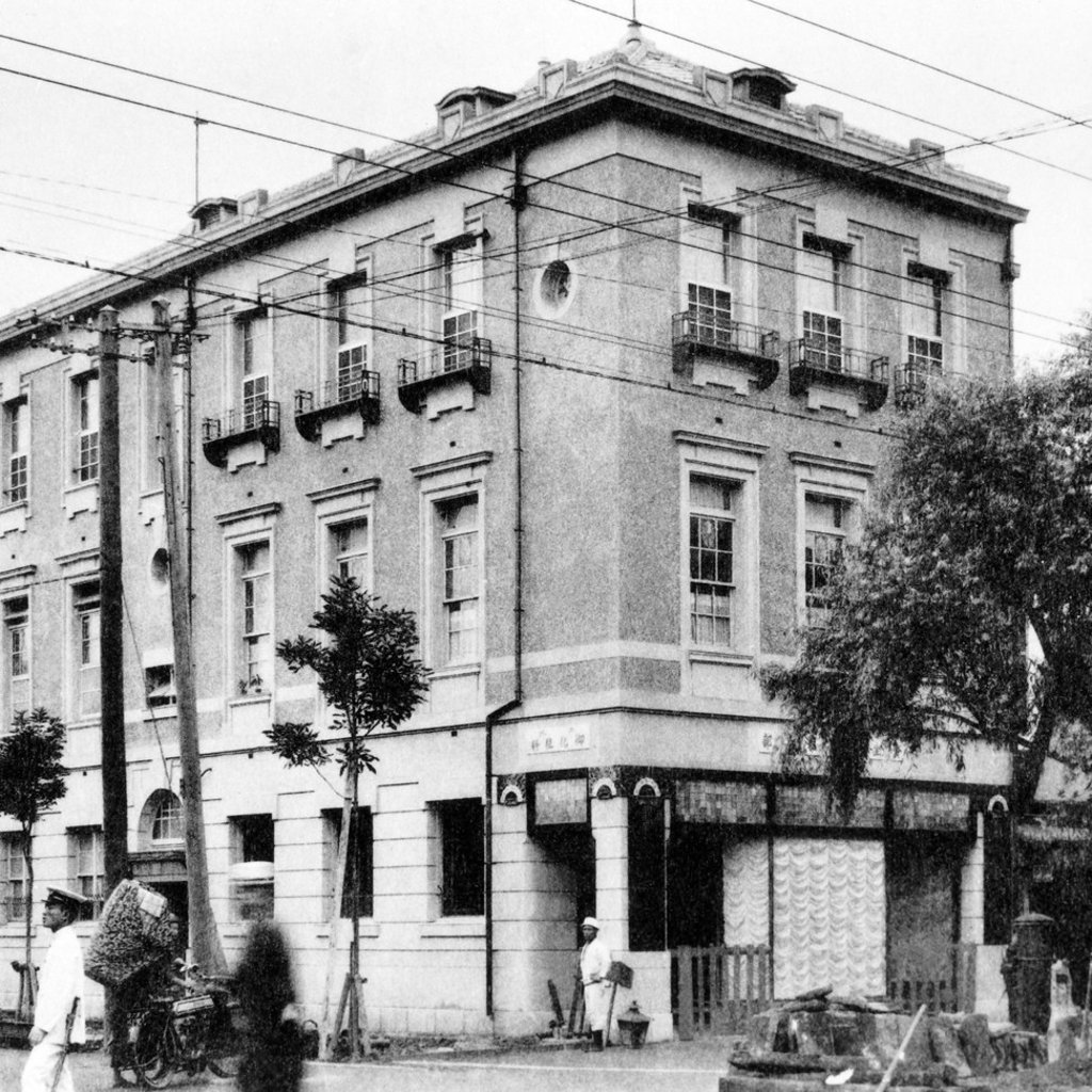 資生堂化粧品史 1897-1997 商品をして、すべてを語らしめよ