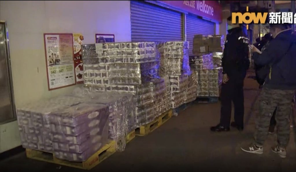 About 600 toilet paper rolls were stolen outside a Hong Kong supermarket in Mong Kok on Monday morning. Photo: Now TV About 600 toilet paper rolls were stolen outside a Hong Kong supermarket in Mong Kok on Monday morning. Photo: Now TV