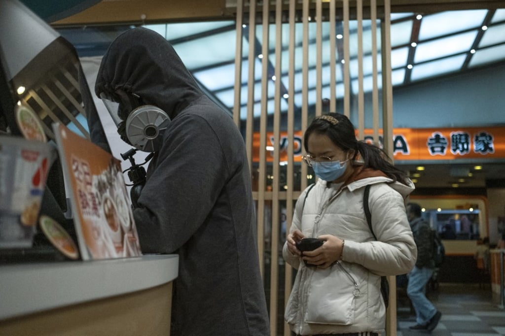 People wearing protective masks ordering food at a restaurant in Kwun Tong. Photo: Sun Yeung