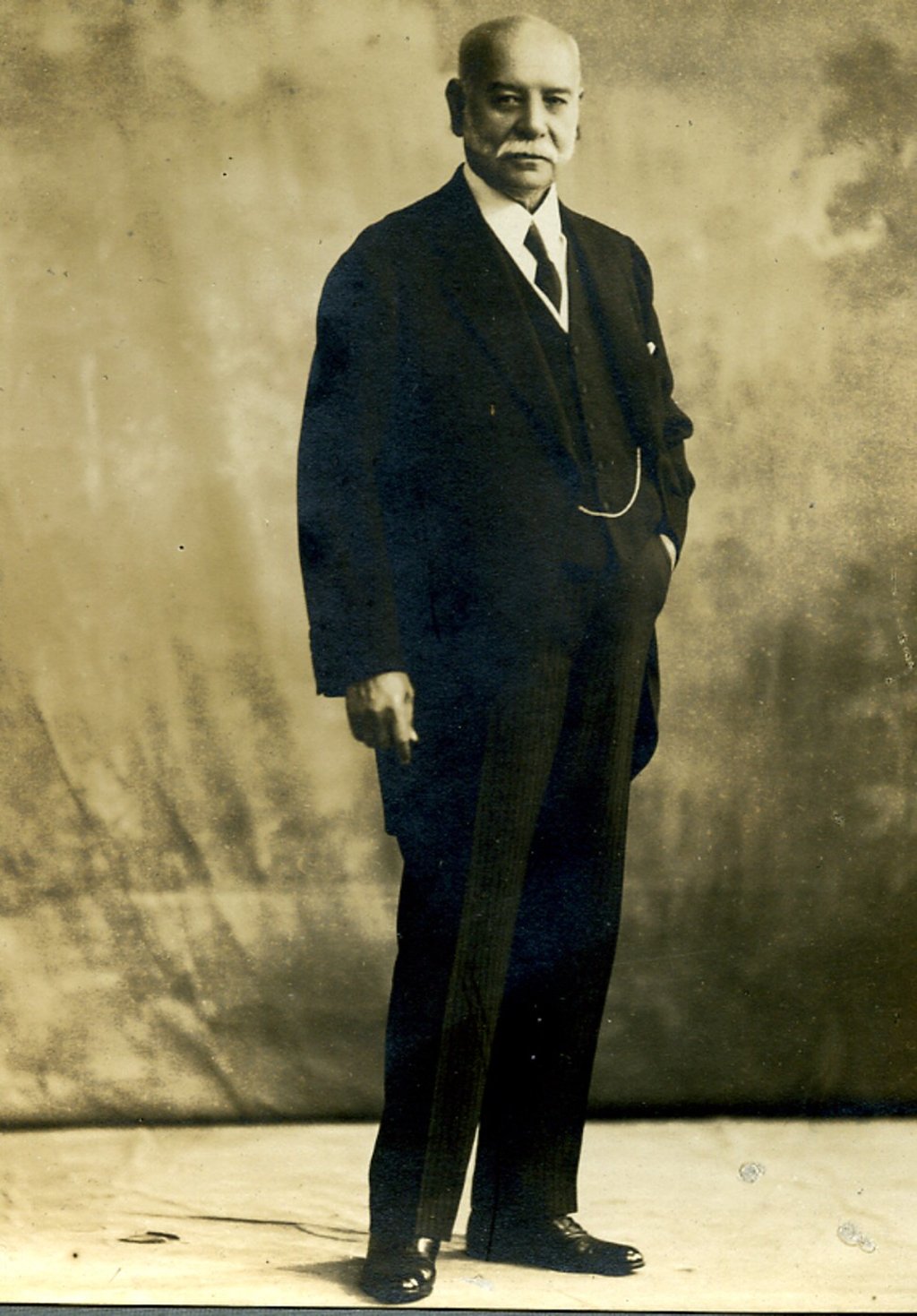 The art collection was owned by Indian-born Armenian businessman Paul Chater.