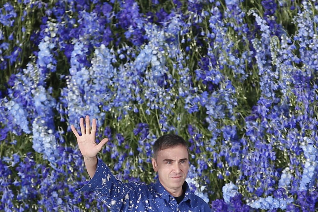 Belgian designer Raf Simons acknowledges applause after presenting Christian Dior’s spring-summer 2016 ready-to-wear collection, at Paris Fashion Week in October 2015. Photo: AP
