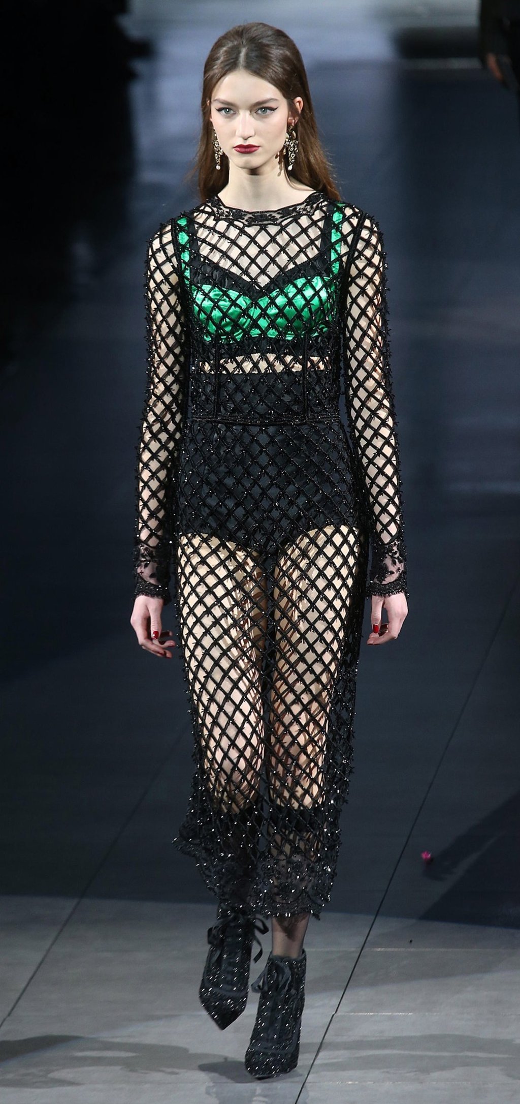 A model presents a creation from the Dolce & Gabbana autumn/winter 2020 women’s collection at Milan Fashion Week on February 23. Photo: EPA-EFE A model presents a creation from the Dolce & Gabbana autumn/winter 2020 women’s collection at Milan Fashion Week on February 23. Photo: EPA-EFE