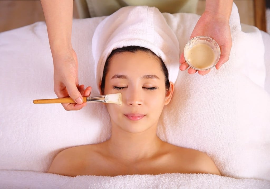 Bird dropping facials were sought by geishas as a beauty maintaining tool. Photo: Ikeda Spa Bird dropping facials were sought by geishas as a beauty maintaining tool. Photo: Ikeda Spa
