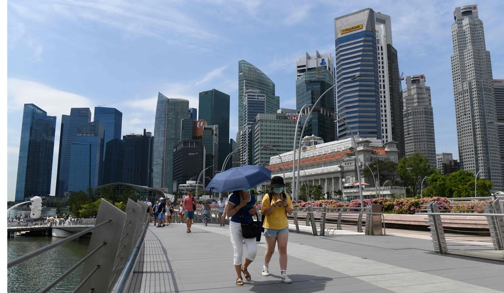 People walk on the Jubilee Bridge in Singapore, wearing protective face masks amid fears about the spread of the Covid-19 novel coronavirus. Photo: AFP People walk on the Jubilee Bridge in Singapore, wearing protective face masks amid fears about the spread of the Covid-19 novel coronavirus. Photo: AFP