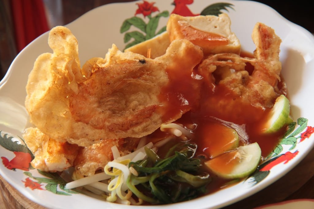 Tau Kua He Chi, a popular Peranakan street food, paired with prawn crackers. Photo: Getty Images/iStockphoto Tau Kua He Chi, a popular Peranakan street food, paired with prawn crackers. Photo: Getty Images/iStockphoto