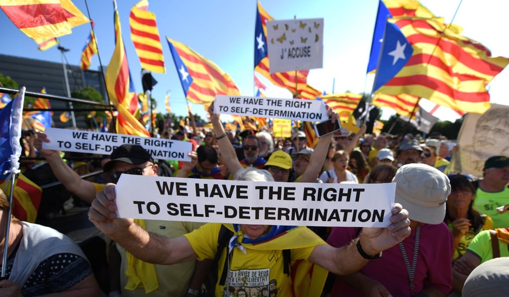 Protesters hold Catalonian flags and banners during a demonstration in support of Catalonian politicians Carles Puigdemont, Oriol Junqueras and Toni Comin, in front of the European Parliament in Strasbourg. Photo: EPA-EFE