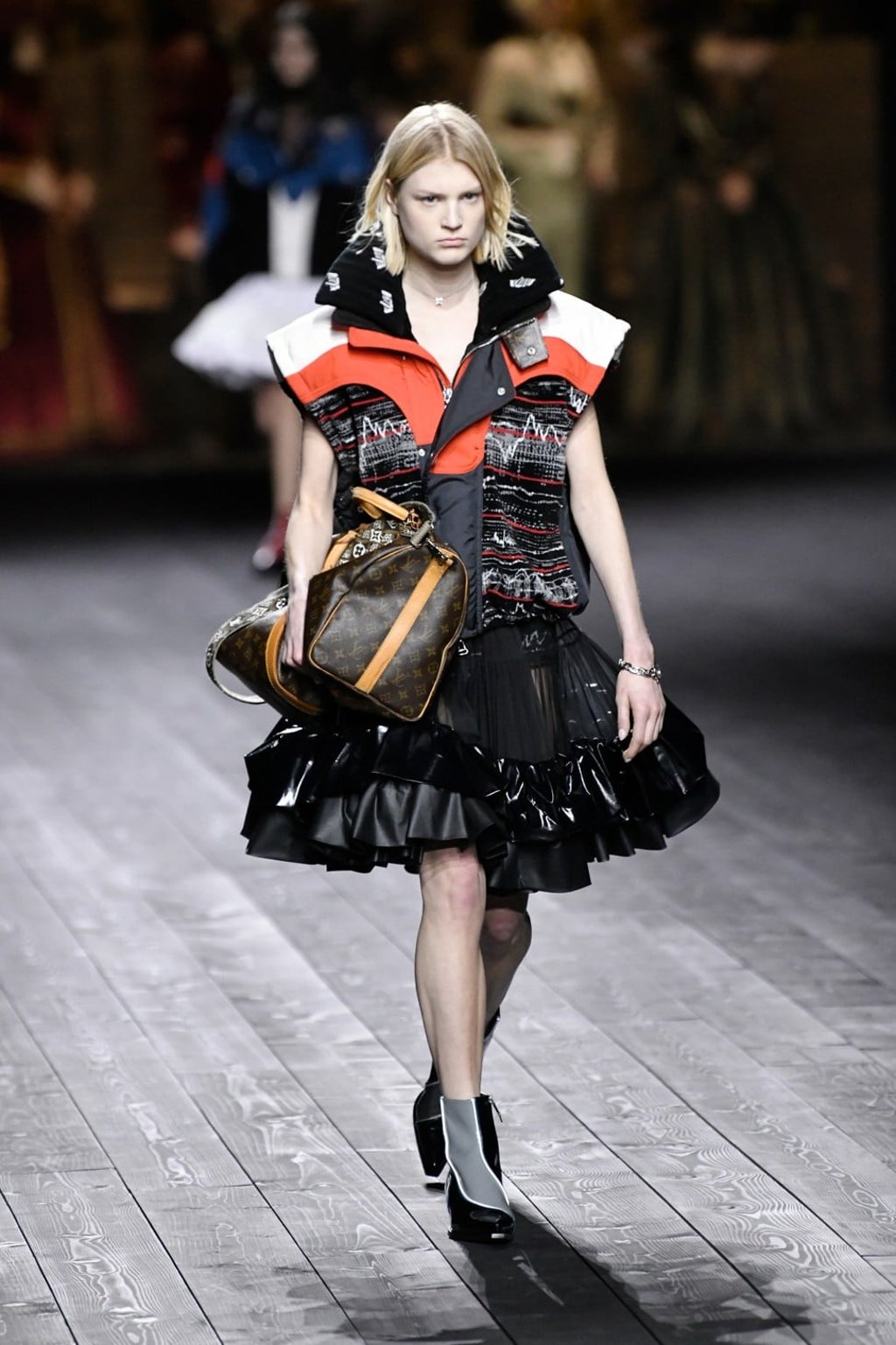 A model presents a creation by Louis Vuitton during the women's autumn/winter 2020-2021 ready-to-wear collection fashion show. Photo: Xinhua