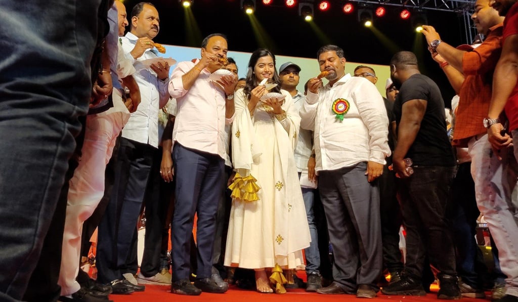 At a poultry industry event, lawmakers and celebrities eat chicken drumsticks in a move to encourage people to consume chicken. Photo: Poultry Voice At a poultry industry event, lawmakers and celebrities eat chicken drumsticks in a move to encourage people to consume chicken. Photo: Poultry Voice