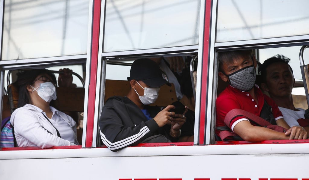 Filipinos wear protective masks inside a passenger bus in Quezon City, Philippines. Photo: EPA-EFE