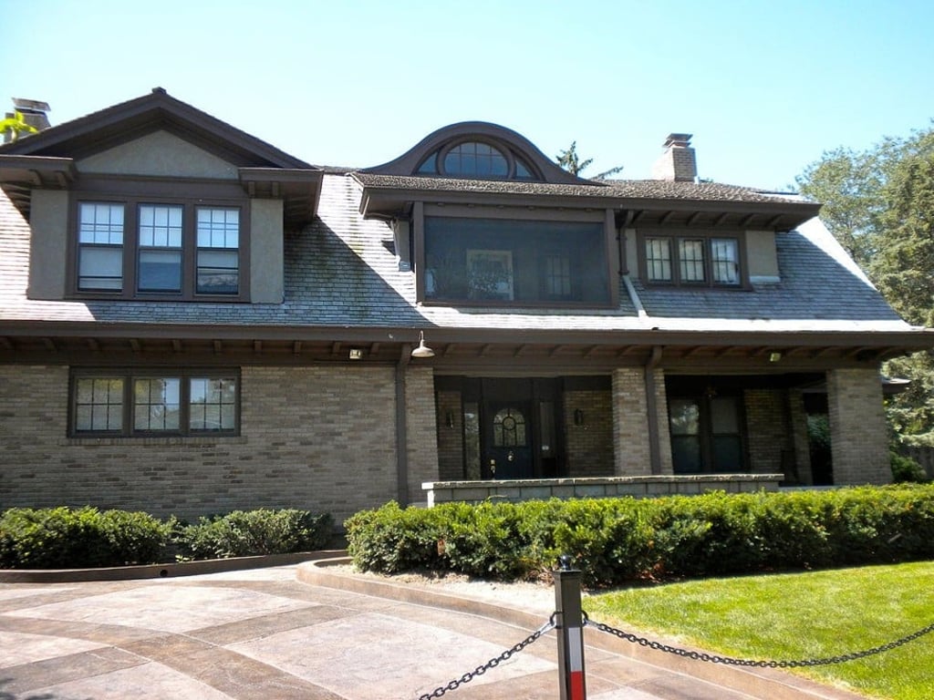 Buffett’s house is just 0.0003 per cent of his US$82.1 billion net worth. Photo: Smallbones/Wikimedia Commons Buffett’s house is just 0.0003 per cent of his US$82.1 billion net worth. Photo: Smallbones/Wikimedia Commons