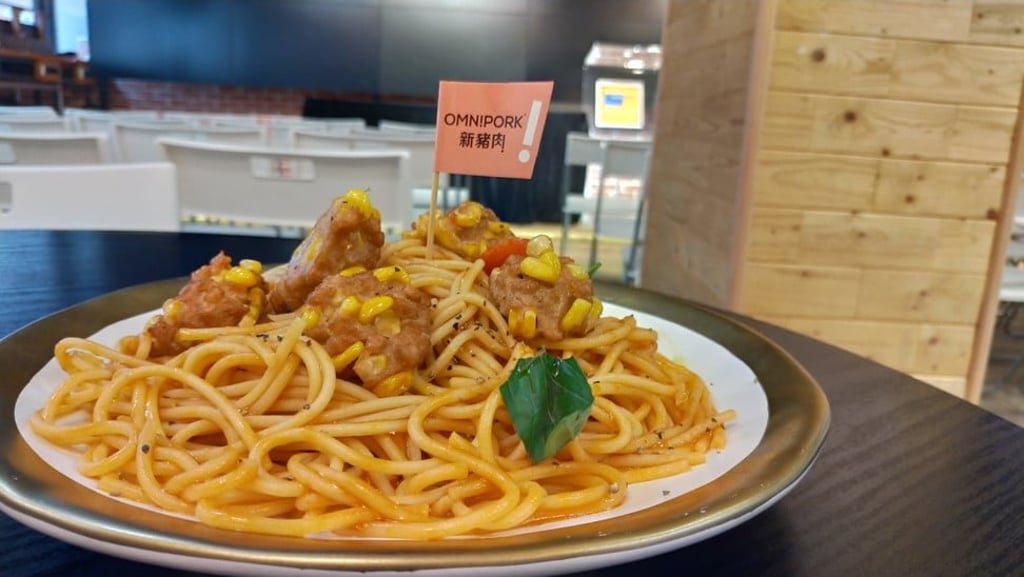 Basil, tomato spaghetti with Omnipork meatballs at hkveganshop. Photo: Holly Chik Basil, tomato spaghetti with Omnipork meatballs at hkveganshop. Photo: Holly Chik
