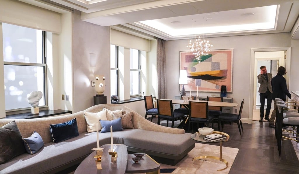 Guests visit a show suite of The Towers of the Waldorf Astoria during a tour on March 3. Photo: Xinhua