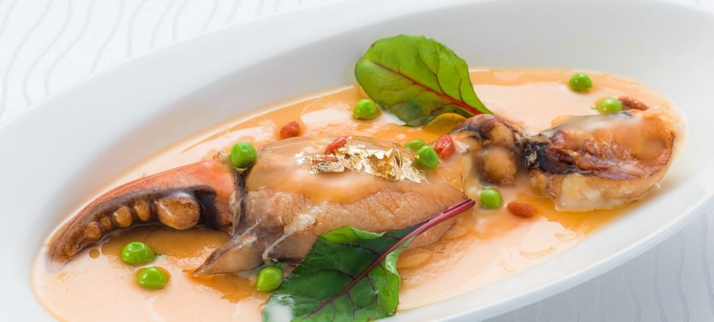 Steamed crab claw with golden egg white.