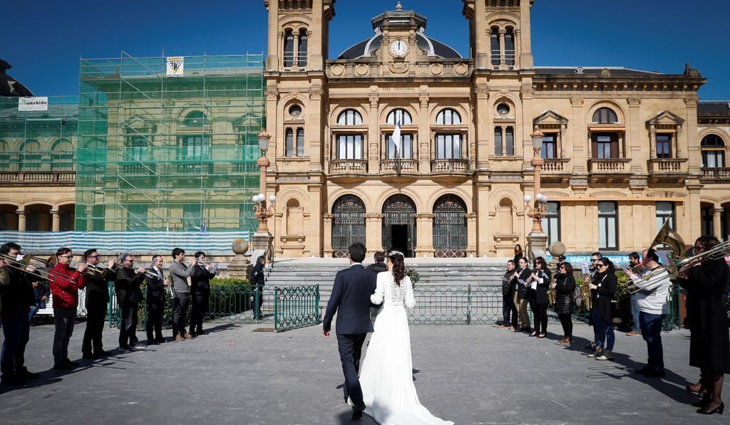 A bride and groom arrive to the Town Hall in San Sebastian, Spain. Photo: EPA-EFE