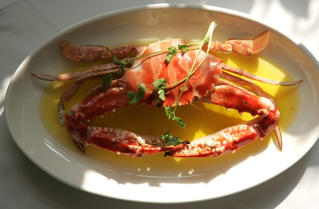 Steamed fresh flowery crab with aged Shaoxing wine.