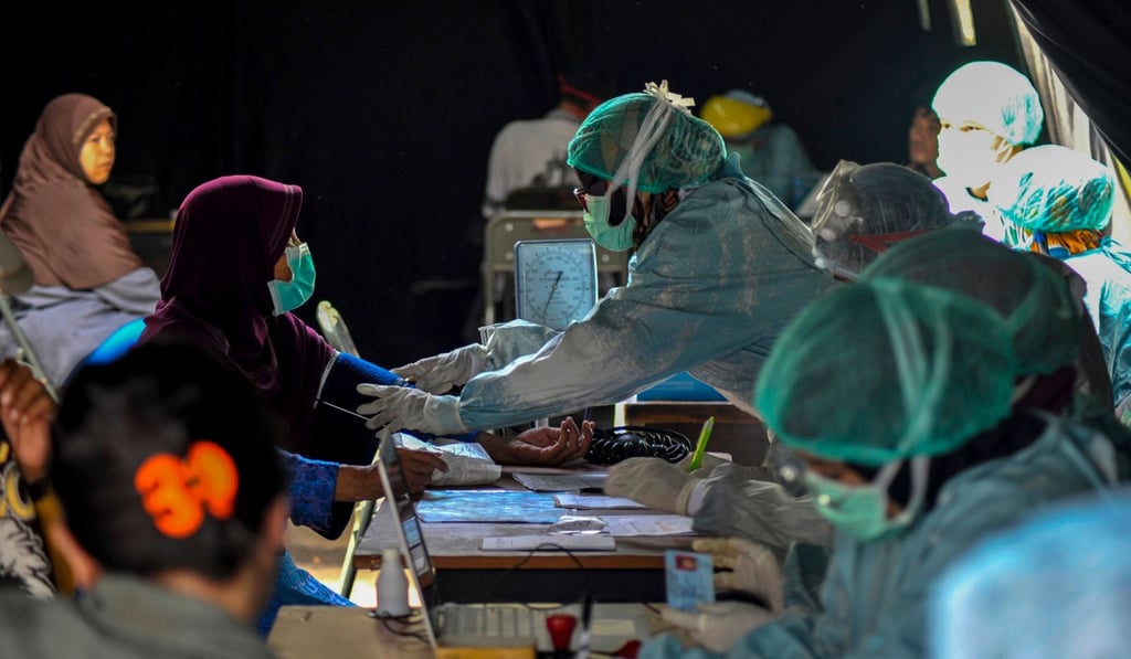 Health officials check people who have Covid-19 symptoms in Bandung, West Java. Photo: AFP Health officials check people who have Covid-19 symptoms in Bandung, West Java. Photo: AFP
